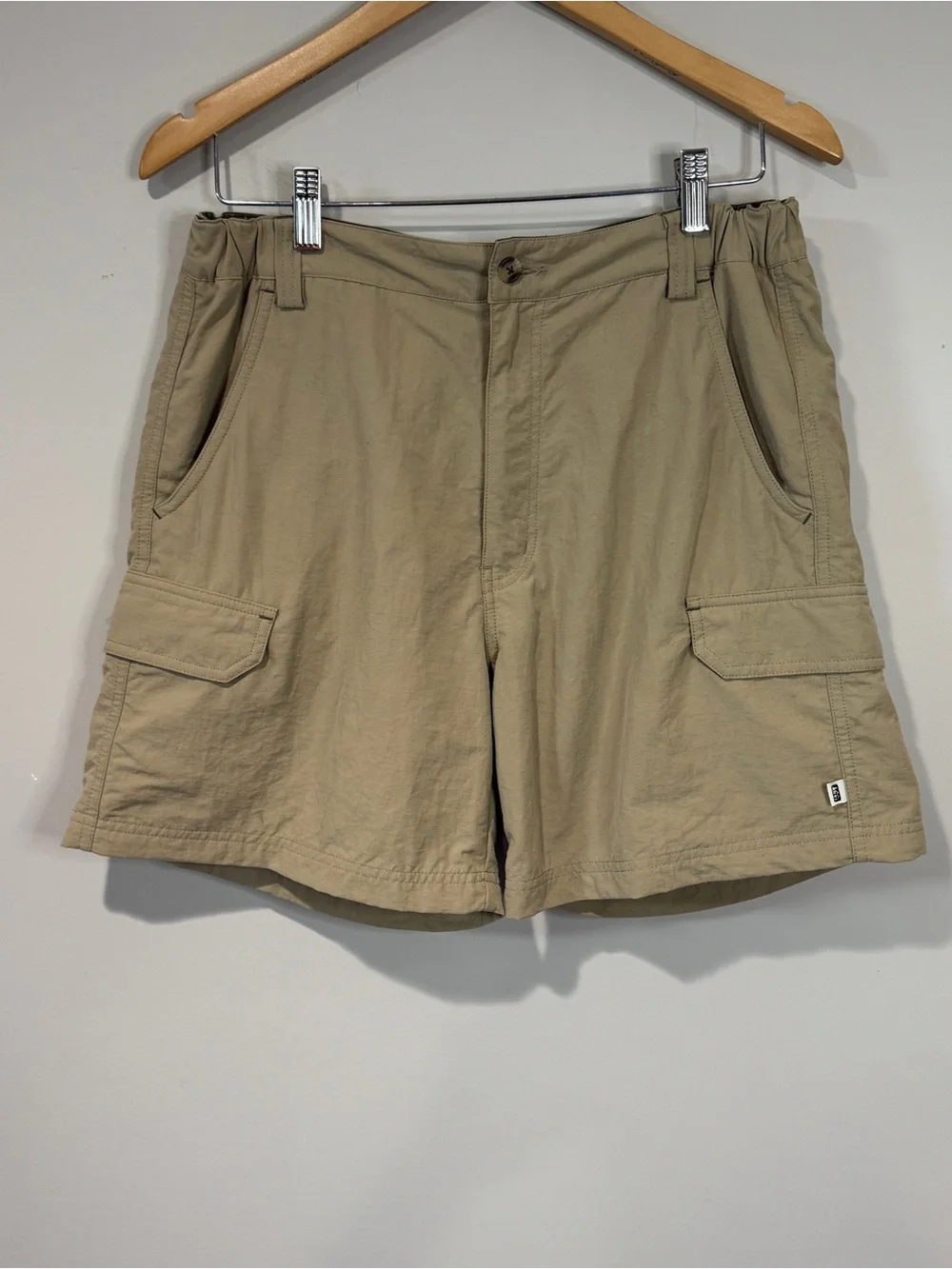 REI Men's Khaki Cargo Hiking Shorts UPF 40+ Nylon Outdoor Pockets Trail Size 32